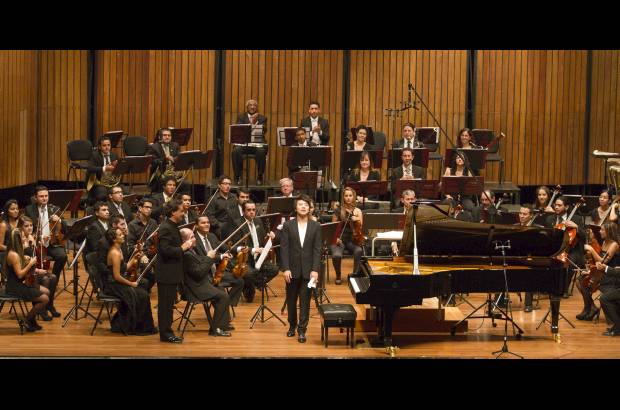 Edwin Bustamante - La segunda parte del recital estuvo compuesta por el concierto no. 1 para piano de Tchaikovsky.