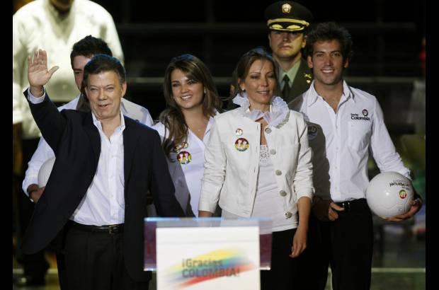 AP - El presidente electo de Colombia, Juan Manuel Santos, dijo que a las Farc y a los violentos se les agotó su tiempo.