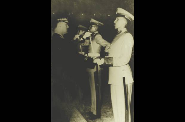 - En el Ej&#233;rcito, Hugo Ch&#225;vez desarroll&#243; un inter&#233;s por la pol&#237;tica.