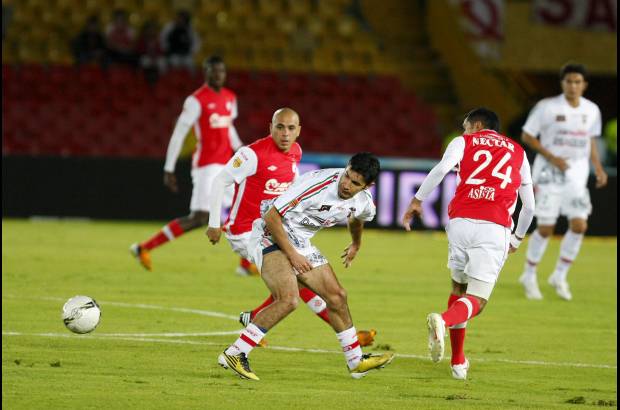 Colprensa - Santa Fe remont&#243; un 1-0 adverso y gan&#243; 2-1 ante Patriotas.