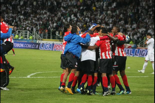 Colprensa - La definici&#243;n del t&#237;tulo se produjo en una tanda de penales luego de que el partido en Manizales terminara 2-1 a favor del Caldas, que el domingo pasado en Barranquilla cay&#243; por 3-2. Desde el punto penal ganaron los de la arenosa 4-2.