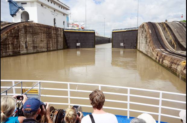 Pablo Andrés Montoya Gómez - El Canal de Panamá tiene una extensión de 80 kilómetros de largo desde las aguas profundas del Atlántico hasta las del Pacífico.