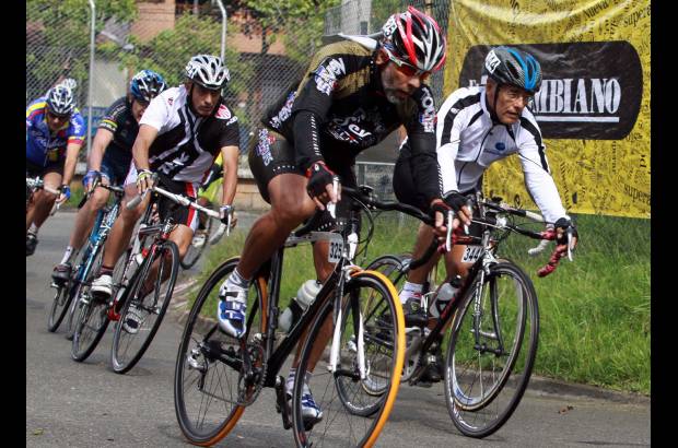 Manuel Saldarriaga - En el Aeroparque Juan Pablo II se disput&#243; la prueba del criterium de la ruta para mayores, donde 626 competidores se gozaron la fiesta del pedal gracias al Cl&#225;sico EL COLOMBIANO-Indeportes Antioquia.