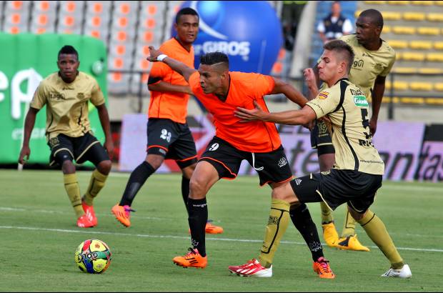 Juan Antonio S&#225;nchez - A pesar de la cantidad de figuras que ofrecieron el espect&#225;culo en el D&#237;a del F&#250;tbol Antioque&#241;o, el p&#250;blico no lleg&#243; en la cantidad esperada. El partido central qued&#243; 3-2 a favor de los dirigidos por Pedro Sarmiento. Envigado e Itag&#252;&#237; empataron 0-0 y la belleza se hizo presente con las Diosas del F&#250;tbol, que participaron de la previa de los encuentros. El dinero recaudado se destinar&#225; a la Unidad de Neonatos del San Vicente de Paul.