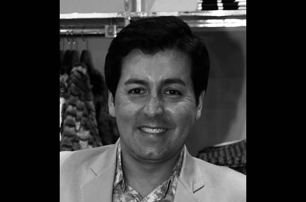 Juan Carlos Giraldo - Subdirector de la revista Fucsia - &quot;EL COLOMBIANO es mi casa, es el lugar en el que empec&#233; mi carrera profesional. Despu&#233;s de salir de la universidad, pude aplicar all&#225; todos los conocimientos de la academia. En el peri&#243;dico me dejaron entrar en el mundo de la moda, fueron c&#243;mplices en ese inter&#233;s que yo ten&#237;a y que sigo teniendo&quot;.