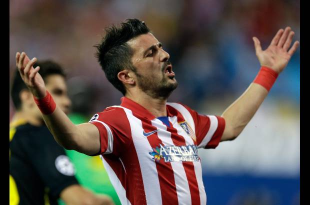 AP - El Atl&#233;tico arroll&#243; al Barcelona en los primeros 20 minutos y despu&#233;s de que Koke marcara, el atacante David Villa estrell&#243; dos veces el bal&#243;n contra el larguero.