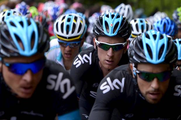 - La fiesta no fue completa para el Sky, ya que el líder del equipo Bradley Wiggins volvió a fallar y cedió 37 segundos con sus rivales directos.