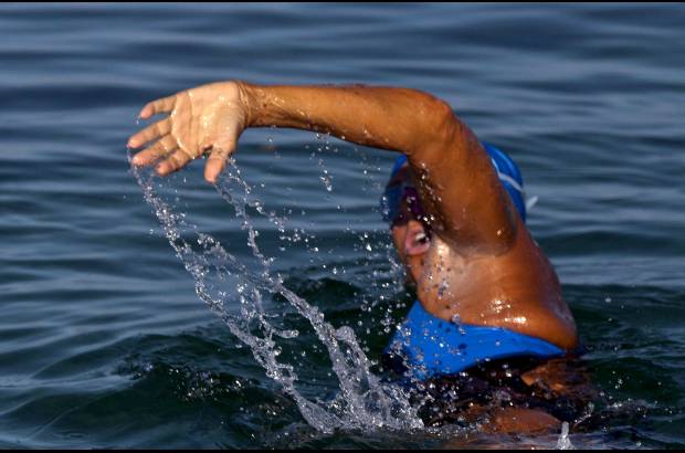 AP - La deportista, quien cumpli&#243; 64 a&#241;os recientemente, lleg&#243; a Cayo Hueso el lunes a la tarde aproximadamente a las 2 de la tarde hora local, unas 53 horas despu&#233;s de lanzarse al agua en La Habana.