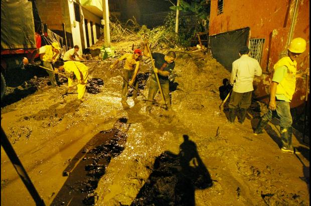 Juan Antonio S&#225;nchez - En total 10 familias debieron dejar sus hogares y pasaron la noche en la parroquia de la vereda La Doctora, el Hogar Nazaret, el restaurante comunitario y dos fincas particulares, prestadas por sus propietarios.