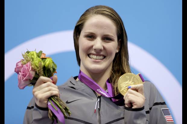 AP - Missy Franklin, nadadora de Estados Unidos, estableci&#243; un nuevo un r&#233;cord mundial en los 200 metros espalda y conquist&#243; su tercera medalla de oro en estas justas.