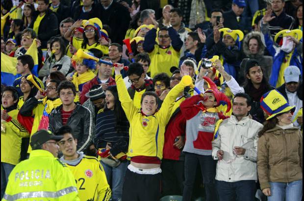 Colprensa - Al final el p&#250;blico bogotano despidi&#243; con aplausos a los equipos porque les reconoci&#243; la entrega.