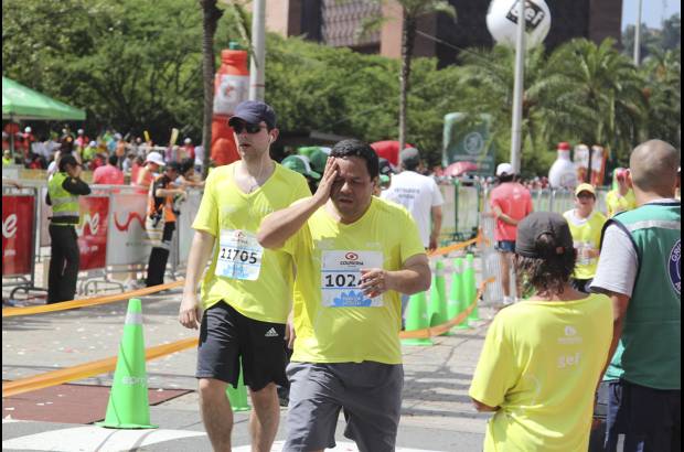 Esteban Jaramillo y Sebastián Salazar - Más de 10 mil competidores se dieron cita en esta histórica cita deportiva que se corría en las modalidades de 5, 10, 21 y 42 kilómetros.