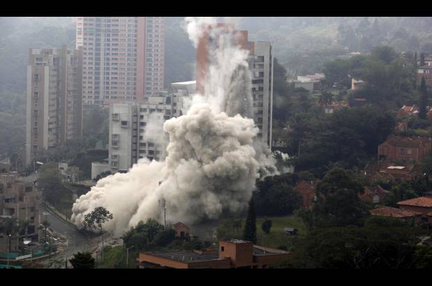 Manuel Saldarriaga - Siete segundos se demor&#243; la torre 5 en caer.