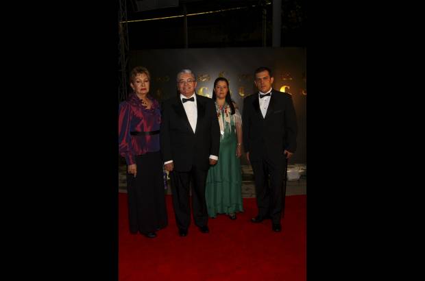 Edwin Bustamante - Fabio Valencia Cossio junto a su familia.