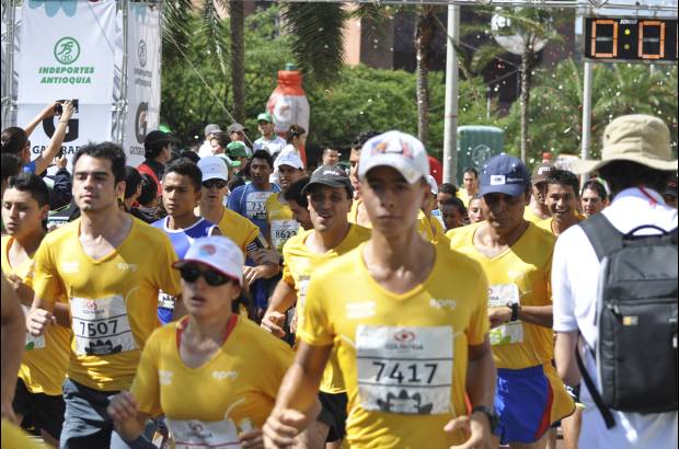 Esteban Jaramillo y Sebastián Salazar - Más de 10 mil competidores se dieron cita en esta histórica cita deportiva que se corría en las modalidades de 5, 10, 21 y 42 kilómetros