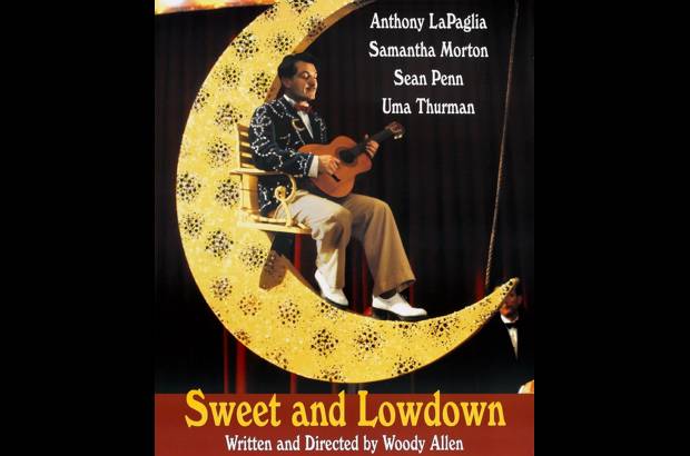 Cortes&#237;a Canal Une - Cine TV (Une - Canal 8, 9.30 p.m.), Dulce y melanc&#243;lico (Woody Allen, 1999). Emmet Ray (Sean Penn) es un guitarrista de jazz de los a&#241;os 30 con una personalidad melanc&#243;lica. Ego&#237;sta, borracho y algo malvado, Ray vive bajo la sombra de su &#250;nico &#237;dolo -el tambi&#233;n guitarrista Django Reinhardt- y parece conocer solamente dos clases de amor: el que profesa por su guitarra y el amor por s&#237; mismo.