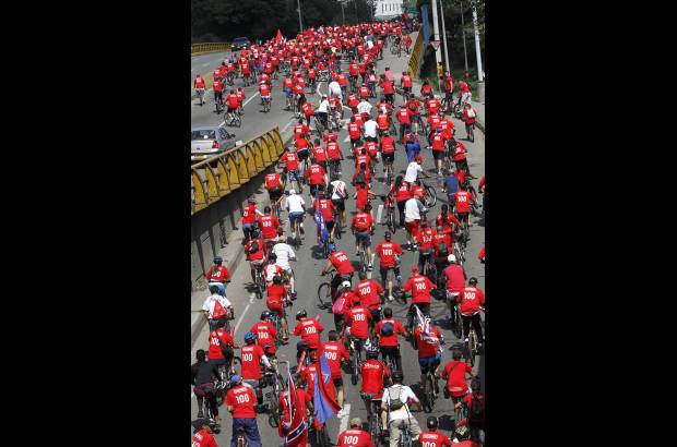 Donaldo Zuluaga - La caravana se desplaz&#243; por el Centro Comercial Monterrey, la carrera 65, la avenida San Juan, la Avenida 80, baj&#243; por Colombia y termin&#243; en la carrera 74, frente al estadio Atanasio Girardot.