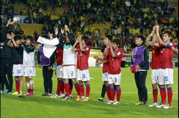 Colprensa - Los surcoreanos tambi&#233;n fueron despedidos del juego con honores.