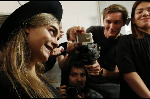 Reuters - Cara Delevingne es considerada la sucesora de Kate Moss y fue nombrada en 2012 modelo del a&#241;o por los British Fashion Awards.