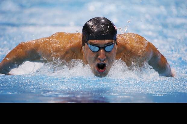 Reuters - En Londres, Michael Phelps ganó la medalla de oro en los 100 mariposa, los 200 estilos y los relevos 4x100 estilos y 4x200 libre, y plata en los 4x100 libre y los 200 mariposa.