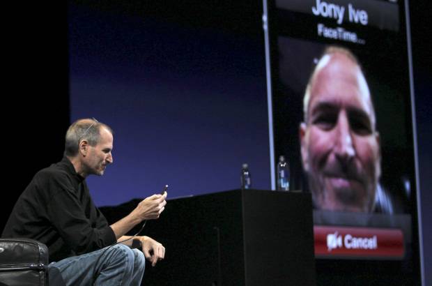 Archivo - Apple lanz&#243; el iPhone 4, en 2010, la siguiente generaci&#243;n del tel&#233;fono m&#243;vil, que incluy&#243; una c&#225;mara frontal con lo cual se inici&#243; la era de la videollamada. Contaba con un servicio propio para hacerlo llamado Facetime, que funciona con internet wifi.