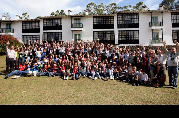 Jaime P&#233;rez - El grupo completo. Fueron m&#225;s de 160 las personas que asistieron a este encuentro familiar, en donde abuelos, hijos, hermanos, t&#237;os, primos, sobrinos y hasta novias y esposos, compartieron todo un d&#237;a en Quirama.