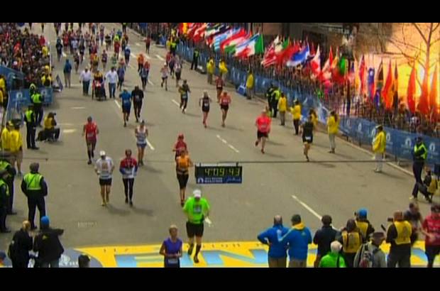 REUTERS - El hotel sede de la maratón de Boston fue sellado luego de una explosión.