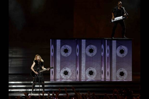 Reuters - Su siguiente estaci&#243;n ser&#225; Abu Dhabi. MDNA llevar&#225; su gira de promoci&#243;n a una treintena de pa&#237;ses, entre ellos Espa&#241;a (dos conciertos en Barcelona en junio), M&#233;xico, Medell&#237;n, Chile y Brasil, en noviembre y diciembre, hasta concluir a principios de 2013 en Australia, donde lleva veinte a&#241;os sin actuar.