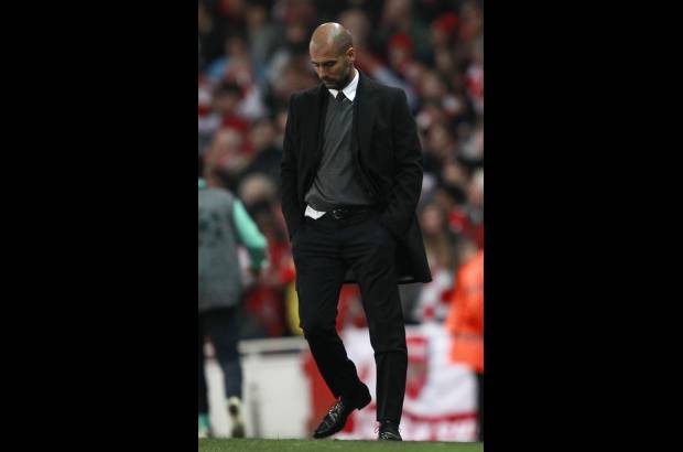 Reuters - El t&#233;cnico del equipo azulgrana, Pep Guardiola, se lamenta por la derrota de su equipo.