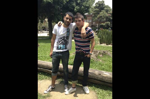 Catalina Hernández Osorio - Juan Pablo Cardona y Oscar Valencia, estudiantes de Eafit. "Si pudiéramos ayudar de otras formas también lo haríamos".