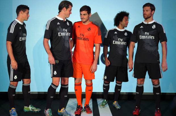 FOTO REUTERS - Con la nueva camiseta el equipo merengue espera seguir conquistando el mercado asi&#225;tico.