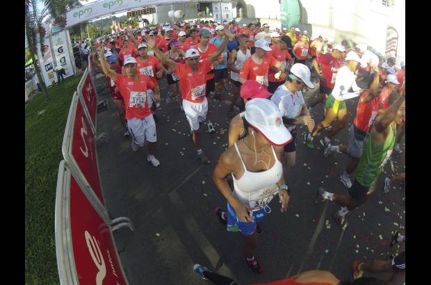 Esteban Jaramillo y Sebastián Salazar - Más de 10 mil competidores se dieron cita en esta histórica cita deportiva que se corría en las modalidades de 5, 10, 21 y 42 kilómetros.