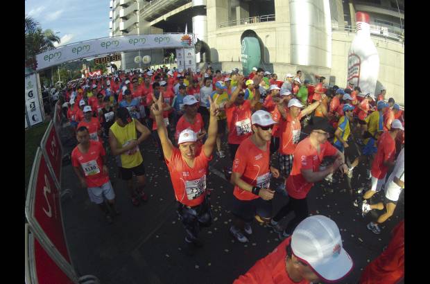 Esteban Jaramillo y Sebastián Salazar - Más de 10 mil competidores se dieron cita en esta histórica cita deportiva que se corría en las modalidades de 5, 10, 21 y 42 kilómetros.