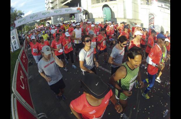 Esteban Jaramillo y Sebastián Salazar - Más de 10 mil competidores se dieron cita en esta histórica cita deportiva que se corría en las modalidades de 5, 10, 21 y 42 kilómetros.