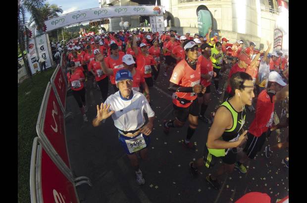 Esteban Jaramillo y Sebastián Salazar - Más de 10 mil competidores se dieron cita en esta histórica cita deportiva que se corría en las modalidades de 5, 10, 21 y 42 kilómetros.