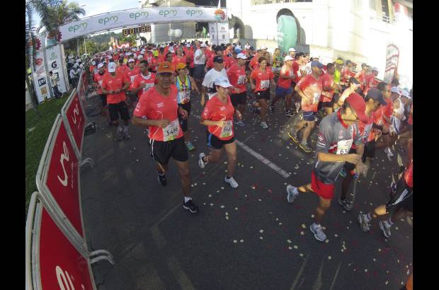 Esteban Jaramillo y Sebastián Salazar - Más de 10 mil competidores se dieron cita en esta histórica cita deportiva que se corría en las modalidades de 5, 10, 21 y 42 kilómetros.