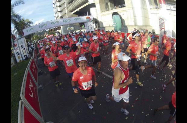 Esteban Jaramillo y Sebastián Salazar - Más de 10 mil competidores se dieron cita en esta histórica cita deportiva que se corría en las modalidades de 5, 10, 21 y 42 kilómetros.