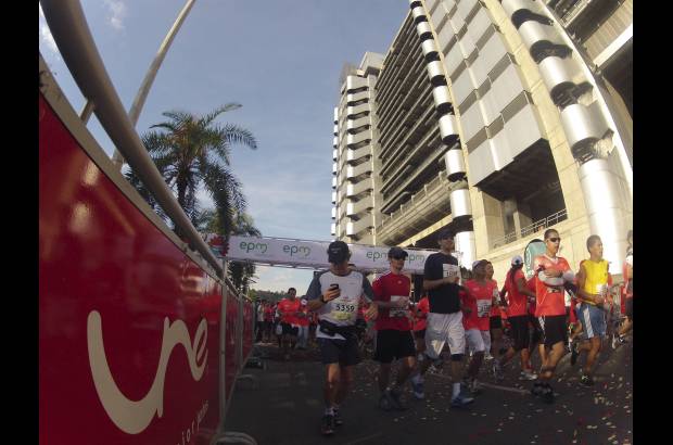 Esteban Jaramillo y Sebastián Salazar - Más de 10 mil competidores se dieron cita en esta histórica cita deportiva que se corría en las modalidades de 5, 10, 21 y 42 kilómetros.
