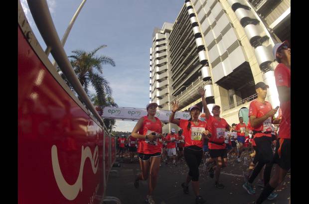 Esteban Jaramillo y Sebastián Salazar - Más de 10 mil competidores se dieron cita en esta histórica cita deportiva que se corría en las modalidades de 5, 10, 21 y 42 kilómetros.