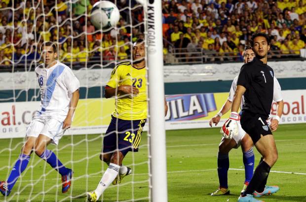 AP - El portero guatemalteco Ricardo Jerez, reciente incorporación de Alianza Petrolera de Colombia, salvó a su selección de un marcador más abultado.