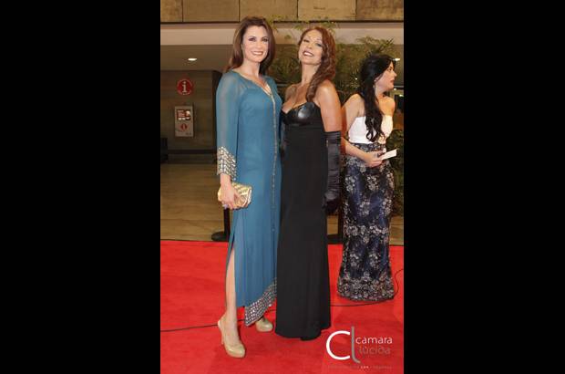 Foto Cámara Lúcida - Viena Ruiz, directora de la revista Nueva y Amparo Grisales, actriz.