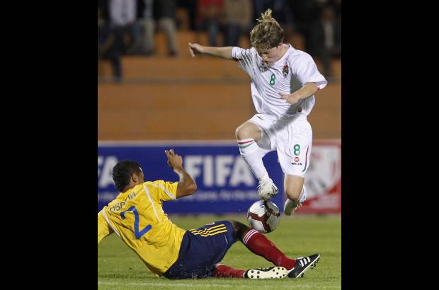 Reuters - Colombia sum&#243; cuatro puntos en tres partidos y se jugar&#225; su clasificaci&#243;n el viernes a la ronda final contra Paraguay en el cierre de la ronda. El conjunto guaran&#237;, que descans&#243; en la jornada, tiene tres unidades.