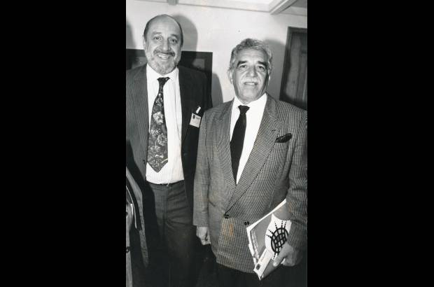 Archivo - Jorge Hern&#225;ndez con el nobel colombiano Gabriel Garc&#237;a M&#225;rquez.