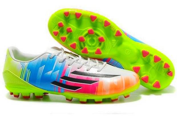 FOTOS CORTES&#205;A - Los botines de la multinacional alemana Adidas ser&#225;n mucho m&#225;s coloridos que los que usa actualmente Messi y ser&#225;n posiblemente los mismos que use el jugador en el pr&#243;ximo Mundial.