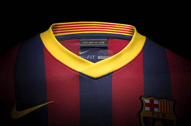 FOTOS NIKE - El cuello es en &quot;V&quot; y vuelve a ser amarillo, tal como cuando el Barcelona conquist&#243; la Champions en 2011 ante el Manchester United.
