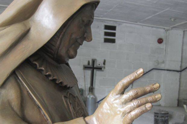 Cortes&#237;a - El padre Eduardo Toro cre&#243; esta escultura de la madre Laura.