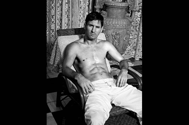 Dolce&Gabbana - La campa&#241;a se ha calificado por los fan&#225;ticos en redes sociales como osada, sexy y seductora.