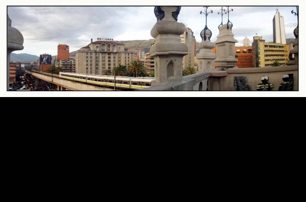 Henry Agudelo - En el centro de Medellín se mezcla la historia en los espacios arquitectónicos. Desde el metro, pasando por el Hotel Nutibara o el Palacio de la Cultura, antigua Gobernación de Antioquia.