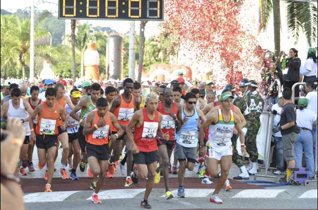 Esteban Jaramillo y Sebastián Salazar - Más de 10 mil competidores se dieron cita en esta histórica cita deportiva que se corría en las modalidades de 5, 10, 21 y 42 kilómetros.