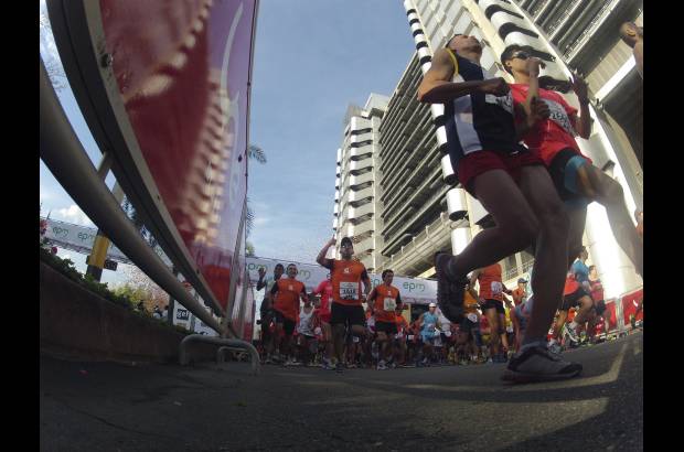 Esteban Jaramillo y Sebastián Salazar - Más de 10 mil competidores se dieron cita en esta histórica cita deportiva que se corría en las modalidades de 5, 10, 21 y 42 kilómetros.